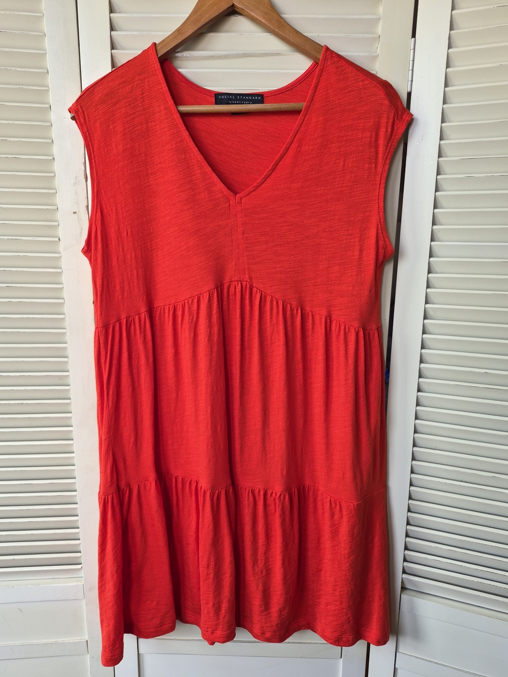Social Standard By Sanctuary NWT Red Orange Sleeveless V-Neck Dress Size XS